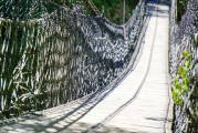夢(mèng)中的橋，跨越現(xiàn)實(shí)與心靈的旅程