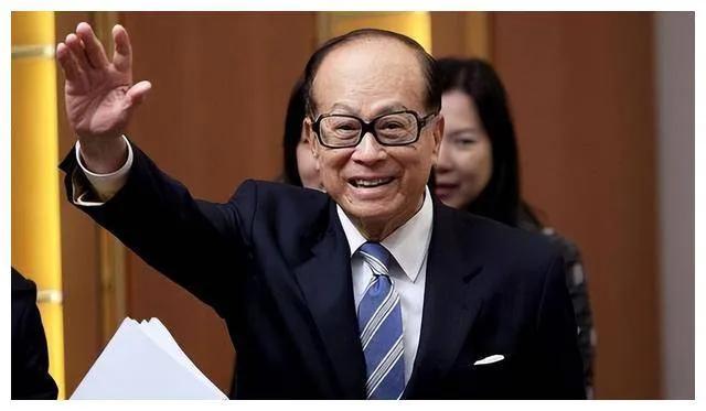 李嘉誠再開金口：未來十年，中國近50%的家庭，將面臨6大危機，早知道早準備！